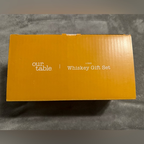 Whiskey Gift Set - Picture 2 of 3